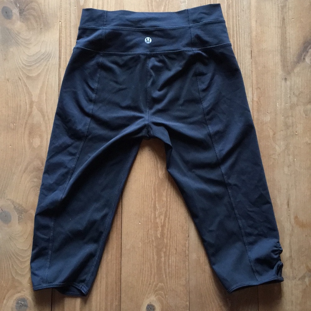 Lululemon cropped workout pants!